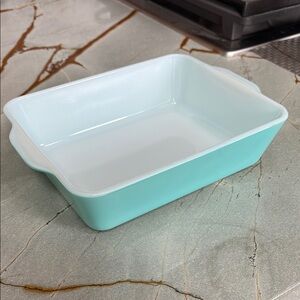 Pyrex vintage baking dish